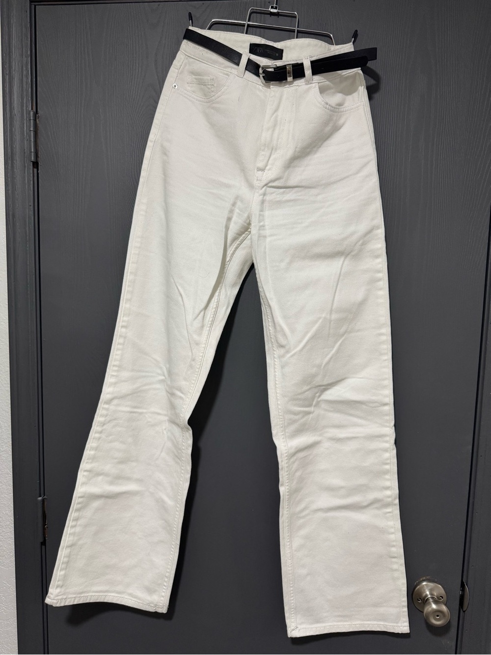 Zara White Flare Jeans with Black Belt